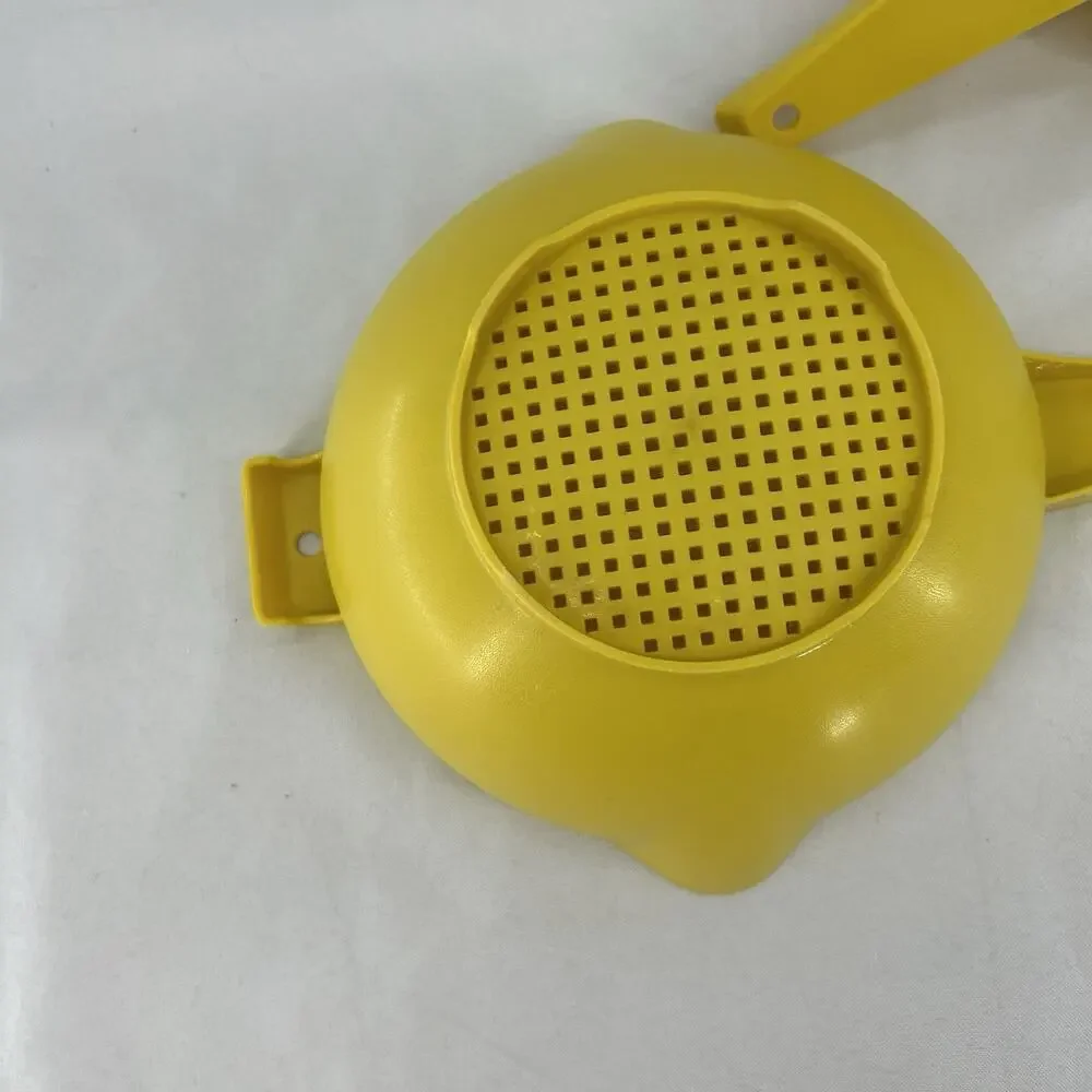 Vintage Tupperware Set of 2 Yellow Strainers Colanders 1523 2 Qt 1200 1 Qt Spout